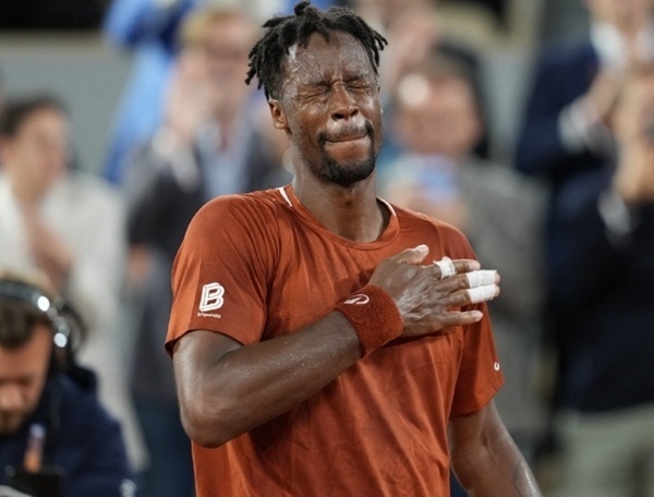 法网一日上演7场五盘大战!38岁老将让二追三,前世界第1爆冷出局