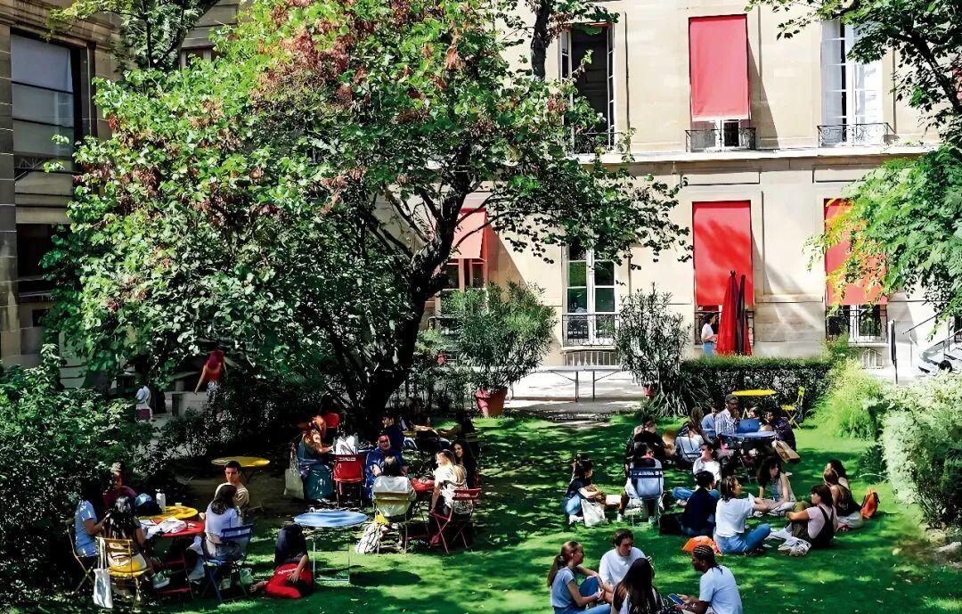 巴黎政治大学校园花园 图/巴黎政治大学官网