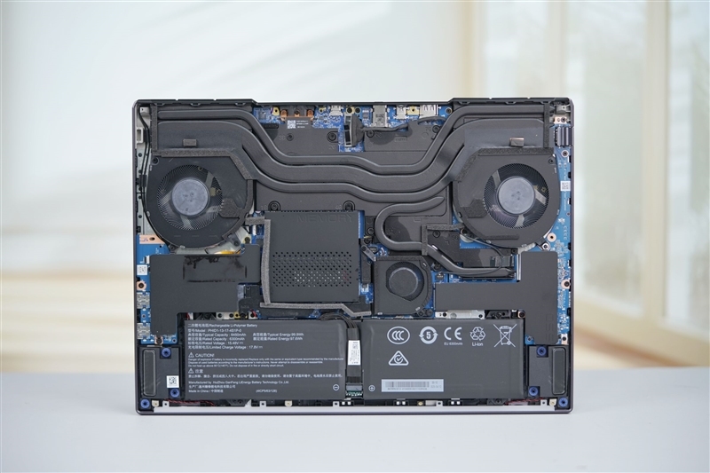 锐龙9 9955HX3D加持的最强水冷游戏本!机械革命苍龙16 Ultra评测