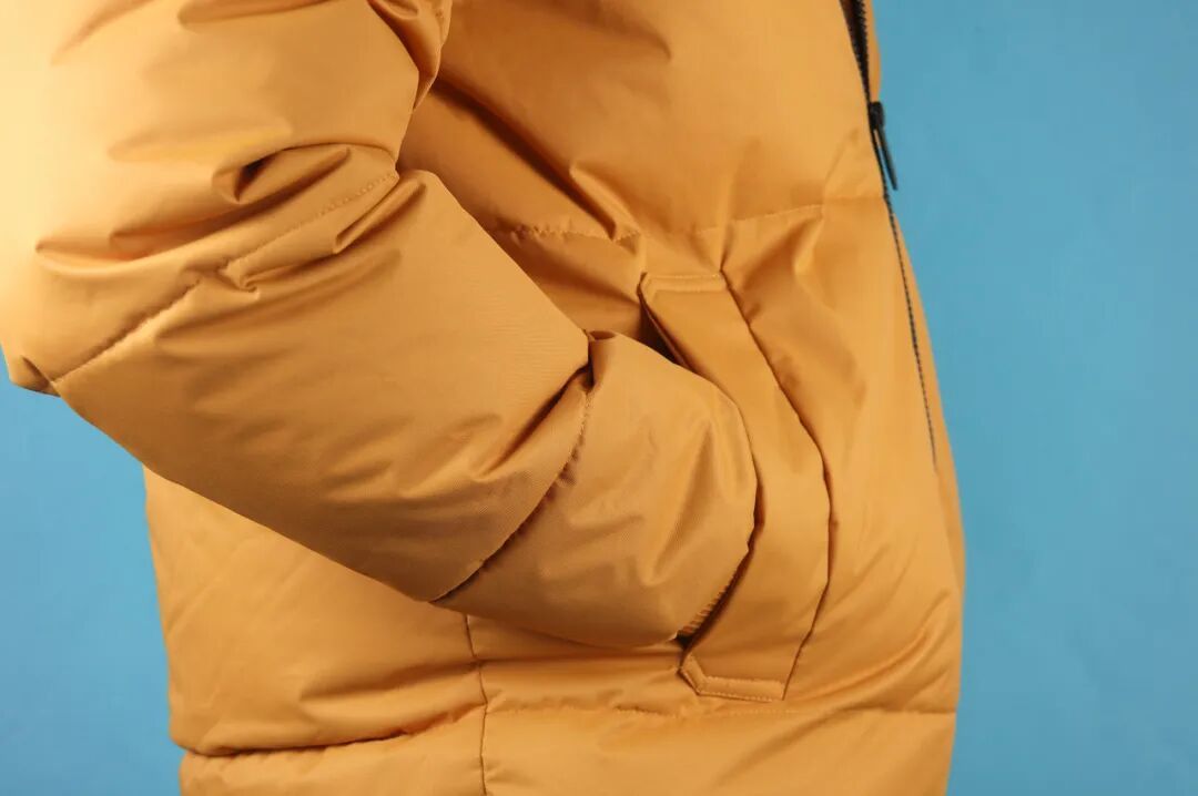 提前穿起的羽绒服 图源:图虫创意