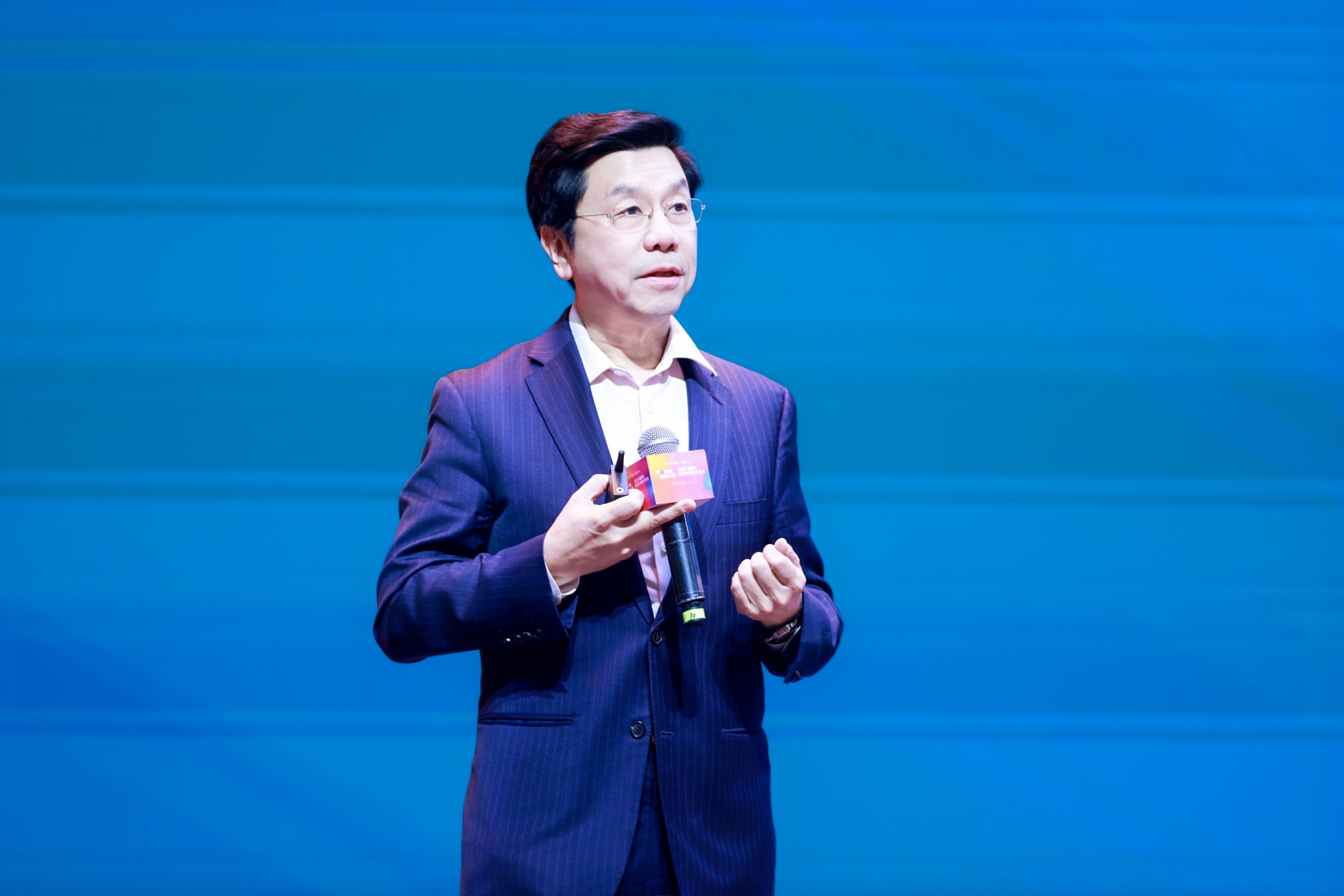 零一万物联合开源中国推出OAK平台，目标打造Agent世界的“生态适配器”_凤凰网