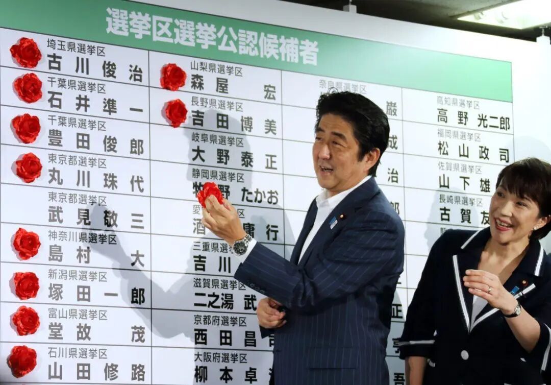 ◆高市早苗是日本右翼政客的代表人物，亦是前首相安倍晋三的得意门生。