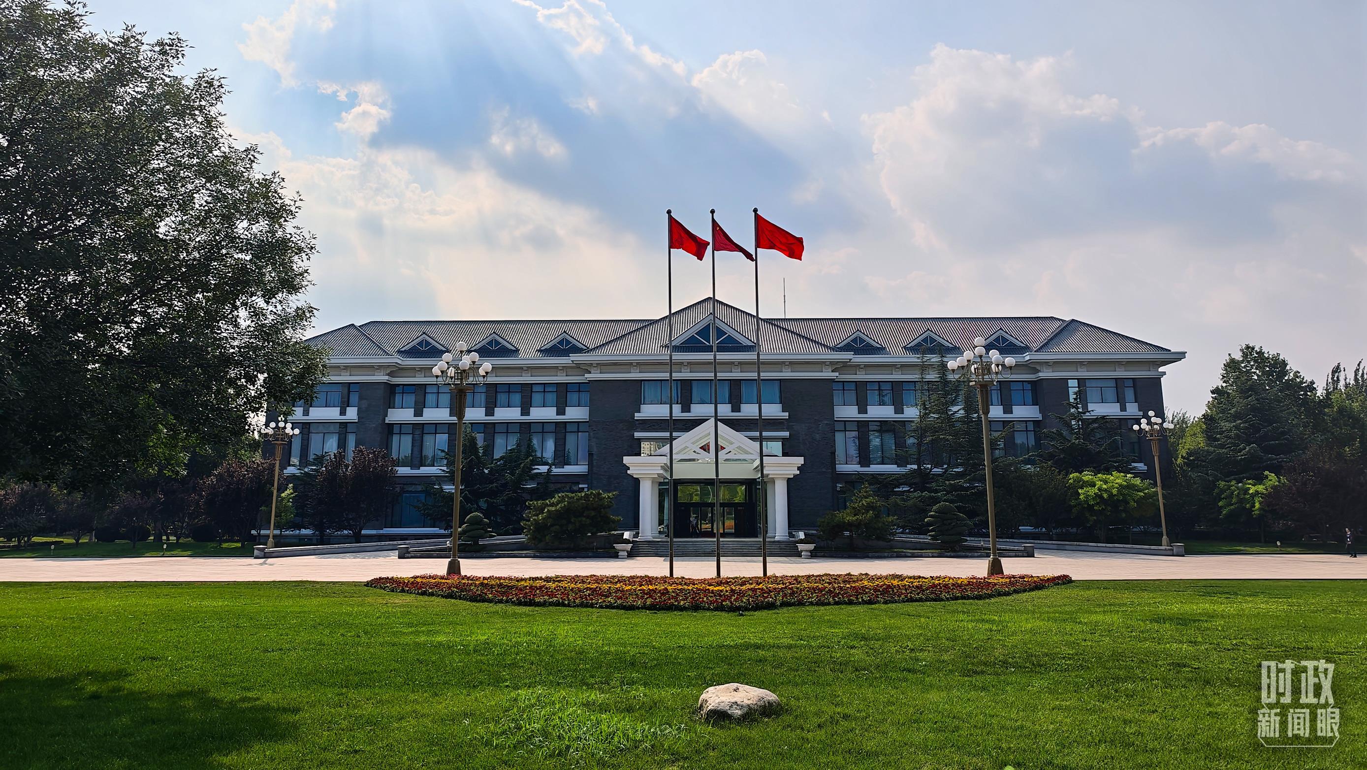 △天津迎宾馆，上合峰会双边会晤在这里举行。（总台央视记者闫耀东拍摄）