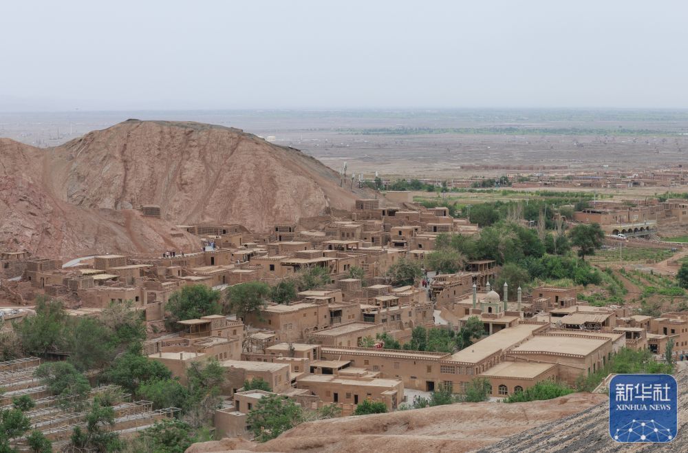 ↑ 这是5月4日拍摄的新疆吐鲁番市鄯善县吐峪沟景区。