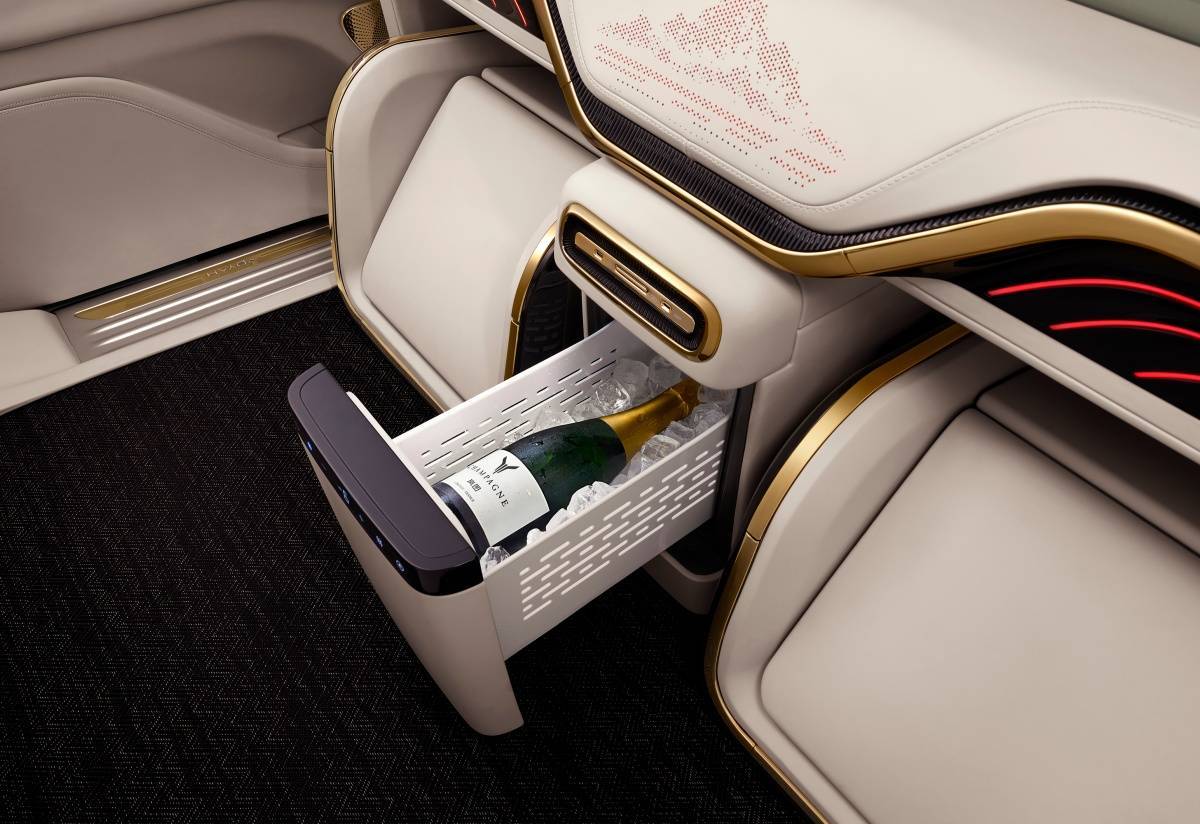 70.99万元,岚图发布了旗下最贵的车型:岚图梦想家山河