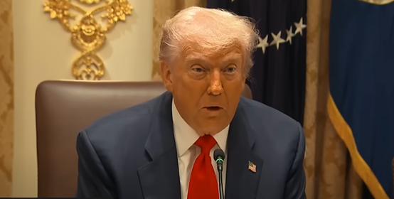 特朗普14日在白宫画面 图源:外媒视频截图