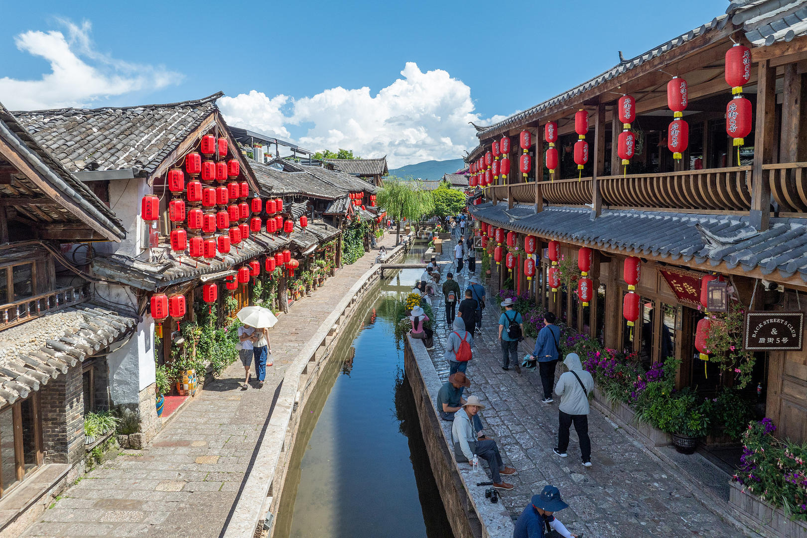 ↑丽江古城风景区。图据视觉中国
