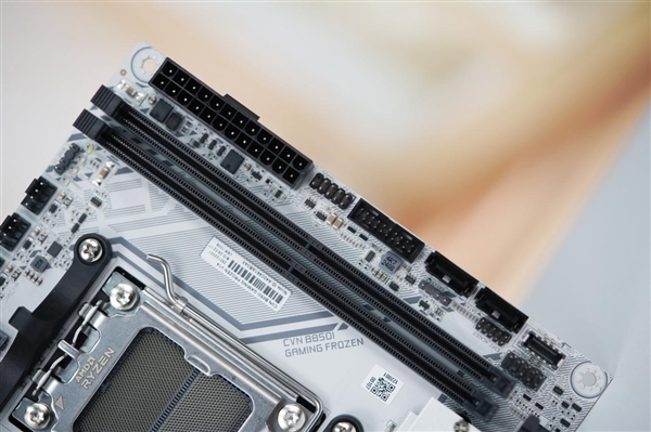 小巧迷你!七彩虹CVN B850I GAMING FROZEN V14主板图赏