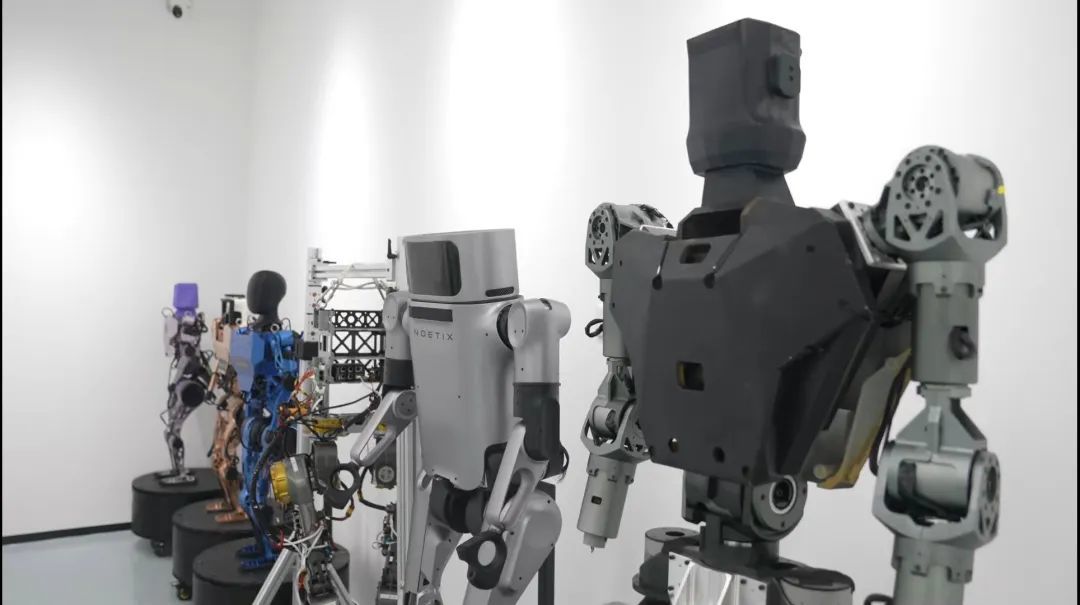 ▲松延动力各产品展示。李学浩 摄