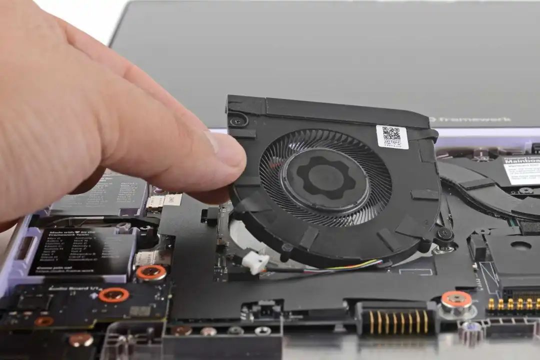 这台全世界最好修的笔记本电脑,是我今年最喜欢的美丽小废物