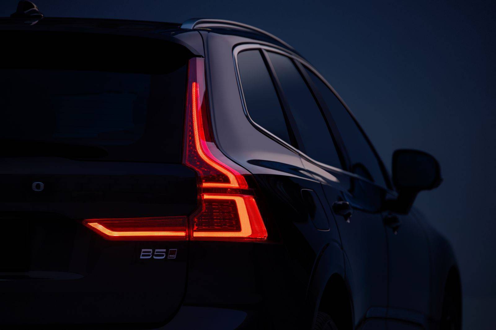 直降 14 万!改款沃尔沃 XC60 降至 25.49 万元起 ,内外安全再强化