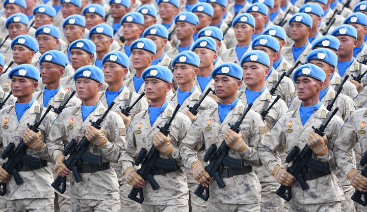 2025年9月3日，纪念中国人民抗日战争暨世界反法西斯战争胜利80周年大会在北京隆重举行。这是维和部队方队接受检阅。新华社记者 王建华 摄