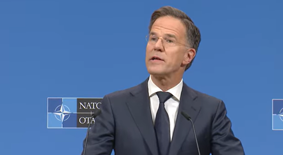 吕特在记者会上的画面 图源:北约网站视频截图