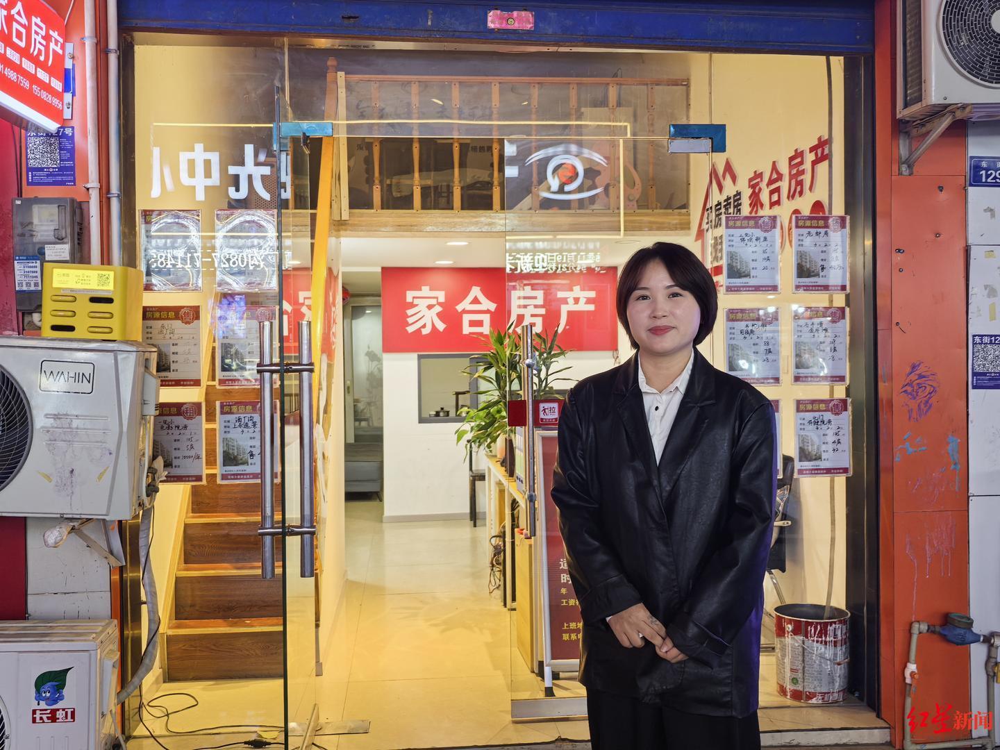 ▲金俊现在从事房产中介的工作 红星新闻记者 张杨 摄