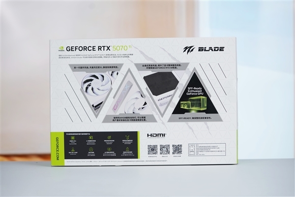 全白色刃式装甲!影驰RTX 5070 Ti圣刃图赏