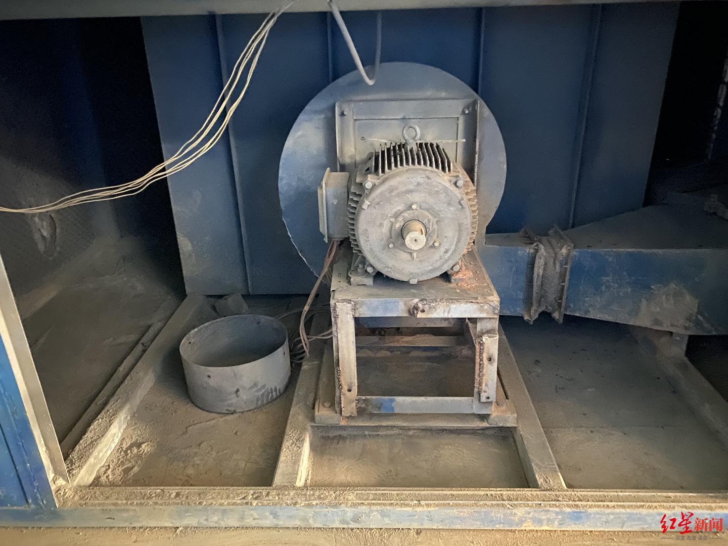 ▲车间地面尚有铅粉