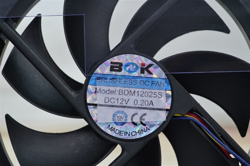 鑫谷数智金牌DM-850G电源评测:双MCU芯片加量不加价!12V输出平稳极限负载超1000W