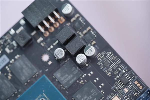 双风扇短小精悍!耕升RTX 5050追风OC显卡图赏