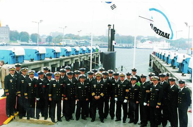 1992年10月14日，在德国HDW造船厂举行了“张保皋”号的交接仪式