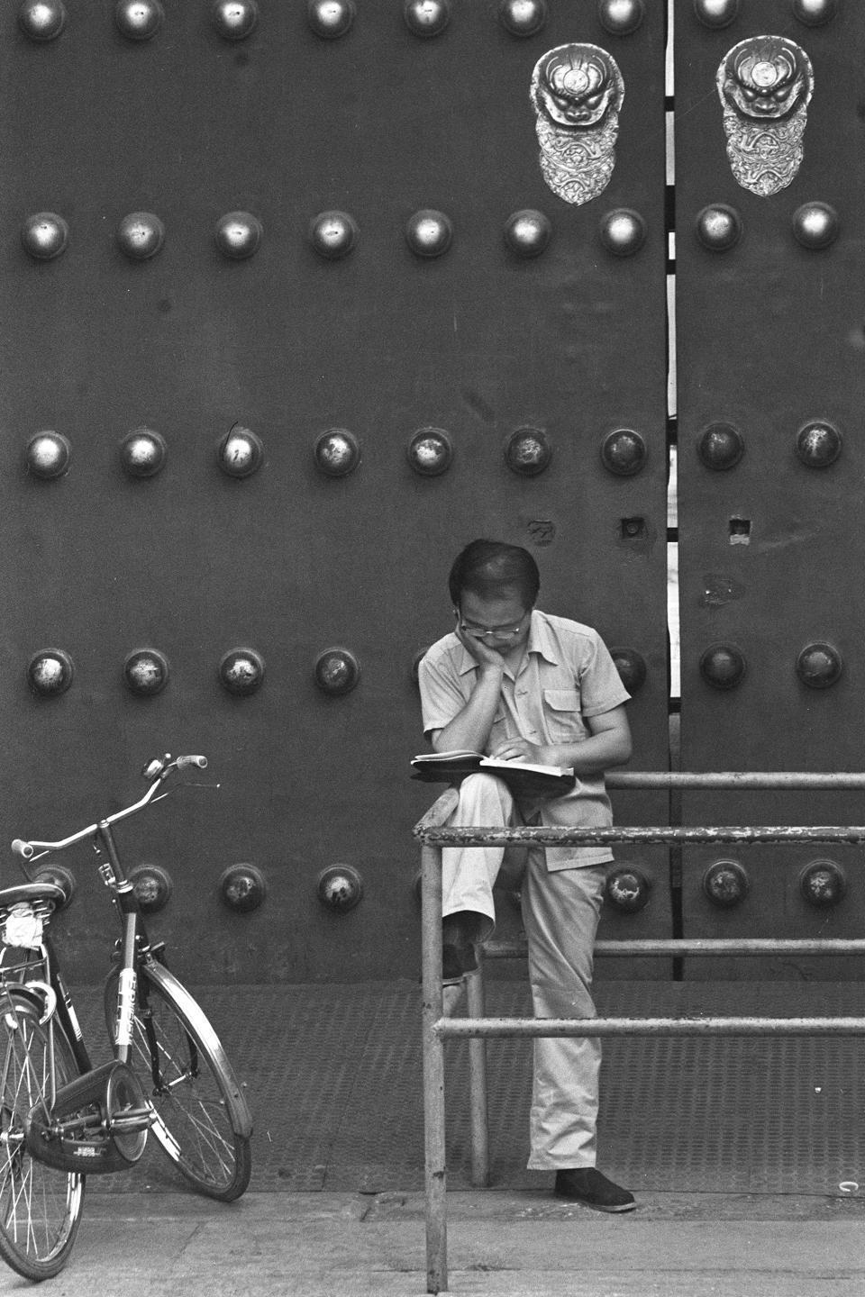 1992年/故宫外读书人/摄影:张海涛