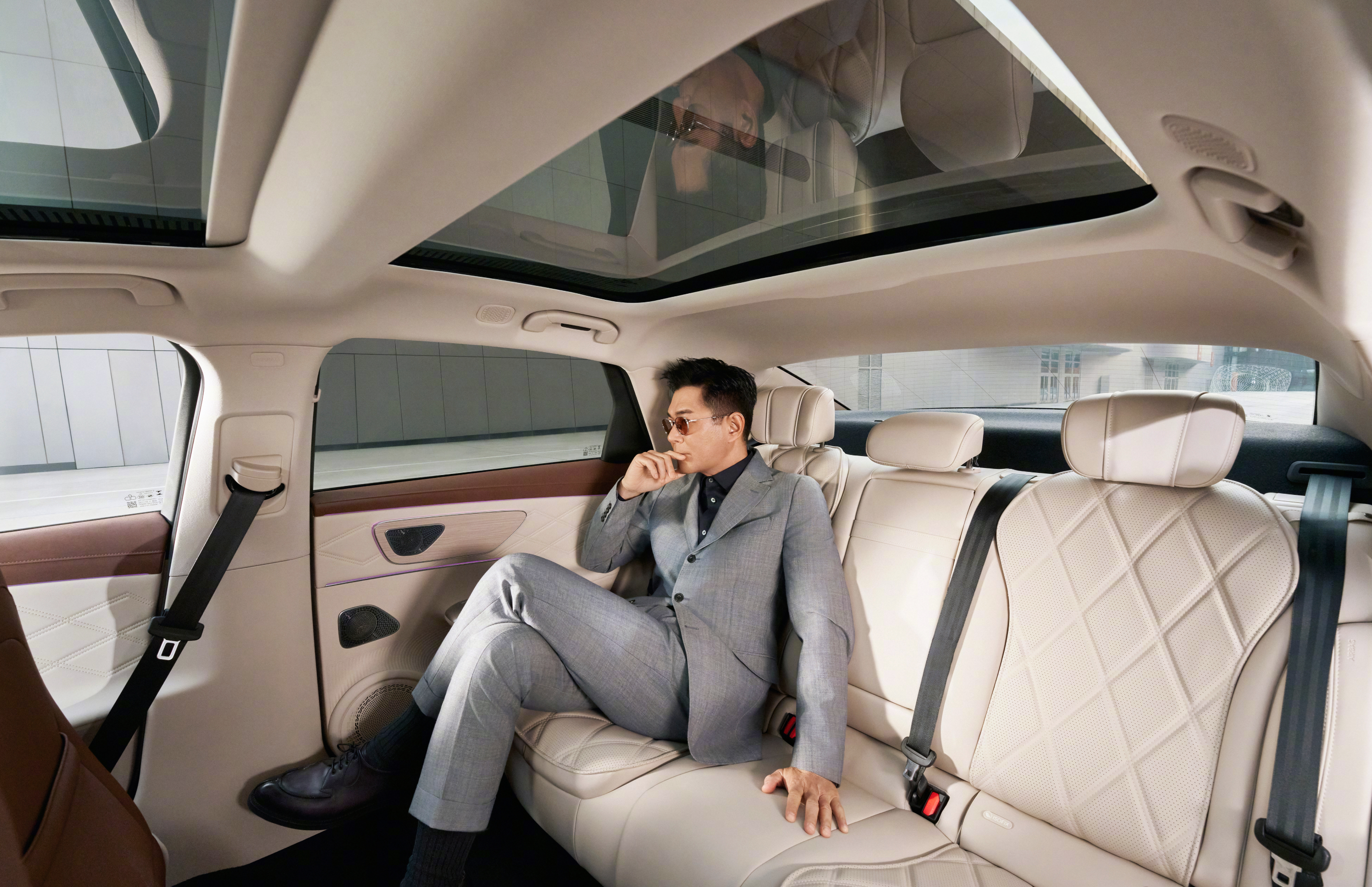 顶配便宜低配贵,吉利银河 A7 换了种策略和比亚迪秦 DM 竞争