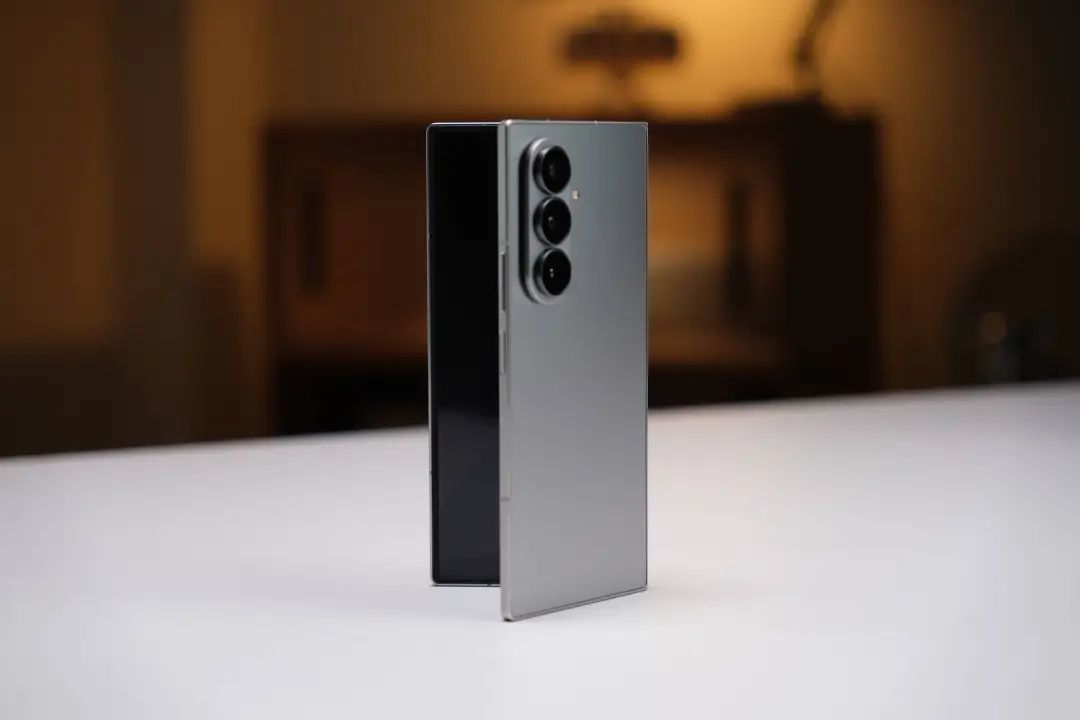 评测|一位男性从三星 Z Fold6 升级到了 Z Fold7,这是他的大脑发生的变化
