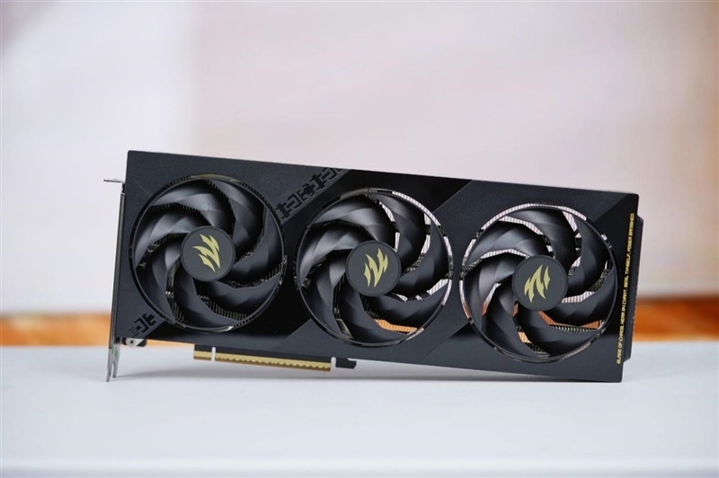 影驰RTX 5060魔刃显卡评测:SSF-Ready甜点 小型机箱也有不错的游戏性能