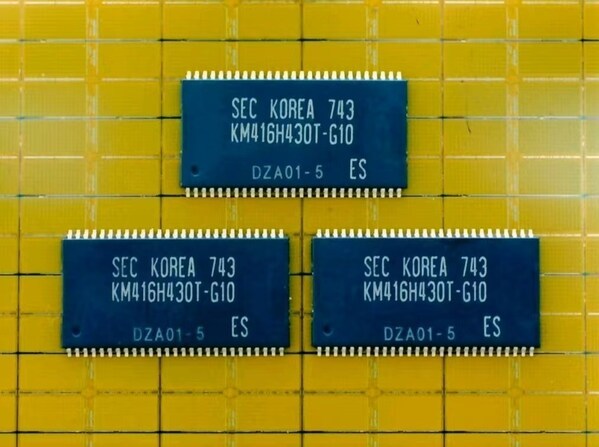 三星的64Mb SDR SDRAM被应用于GeForce 256 GPU(1999年)