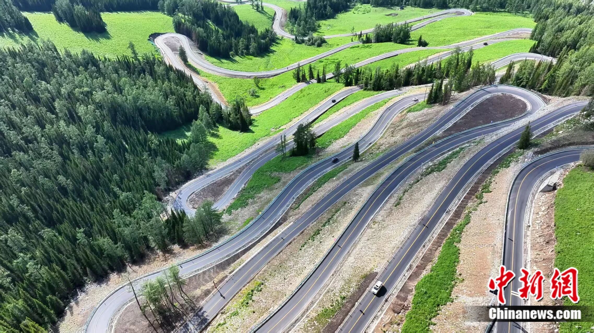 2025年6月，阿勒泰地区“千里画廊”生态旅游路线的重要公路阿禾(阿勒泰-禾木)公路通车，极大方便了游客前往布尔津禾木景区。来源：阿勒泰地区融媒体中心