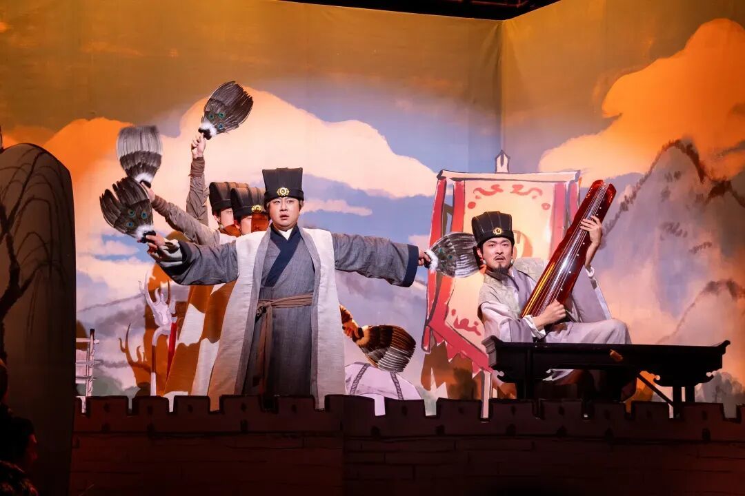 表演中的泰维、高海宝等演员。