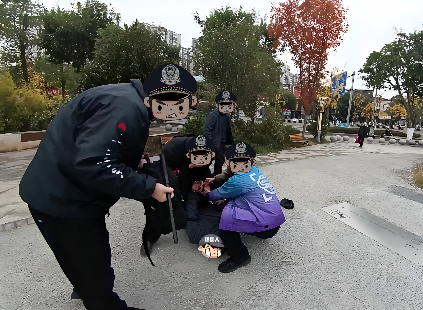 ▲民警将“车手”抓获 警方供图