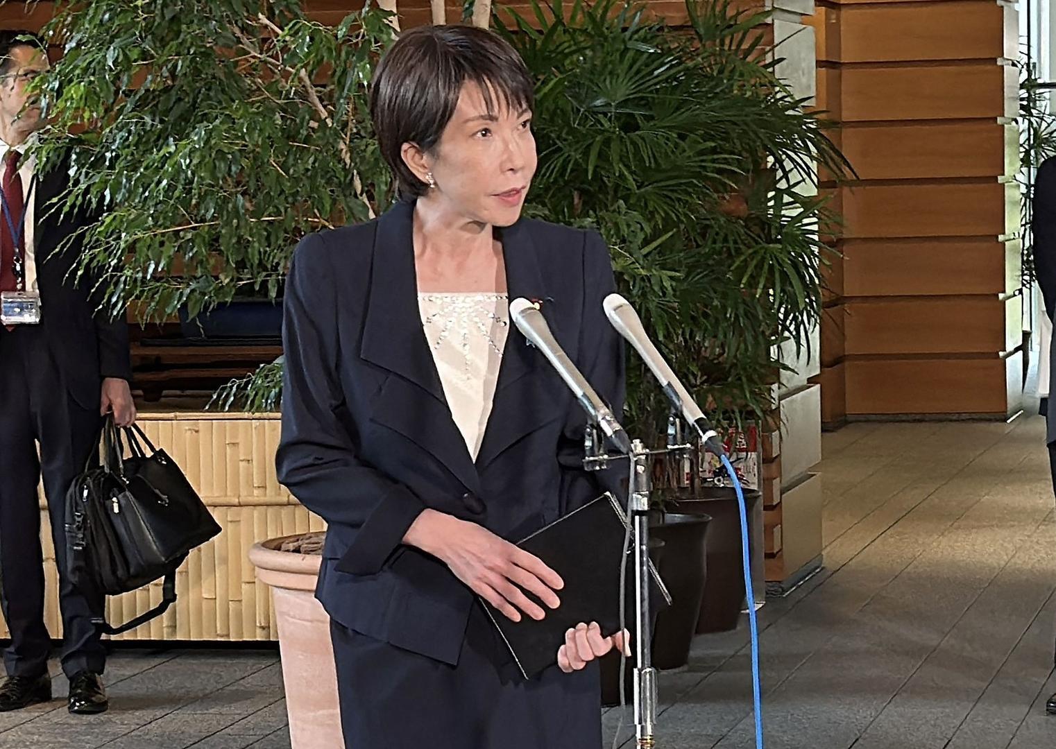 ▲当地时间2025年10月22日,日本东京,日本首相高市早苗在首相官邸回应记者提问 图据视觉中国