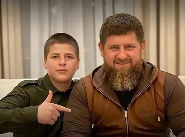 (亚当和卡德罗夫)