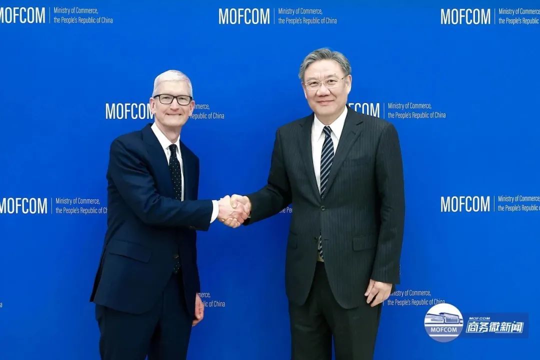 库克:苹果将持续加大在华投入!他还称是《哪吒2》忠实观众