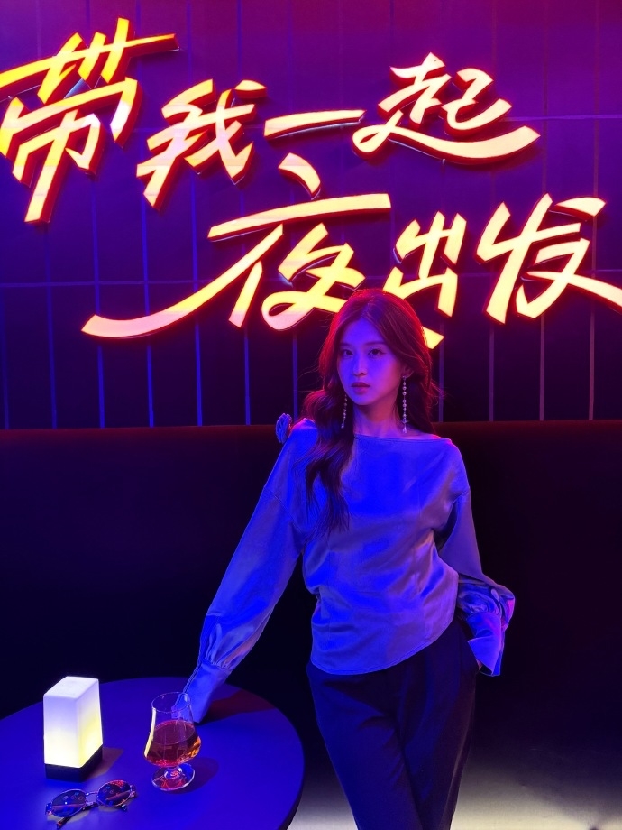夜晚拍人我最强!OPPO Find X8 Ultra评测:真正的五摄夜神 唯一的直屏Ultra
