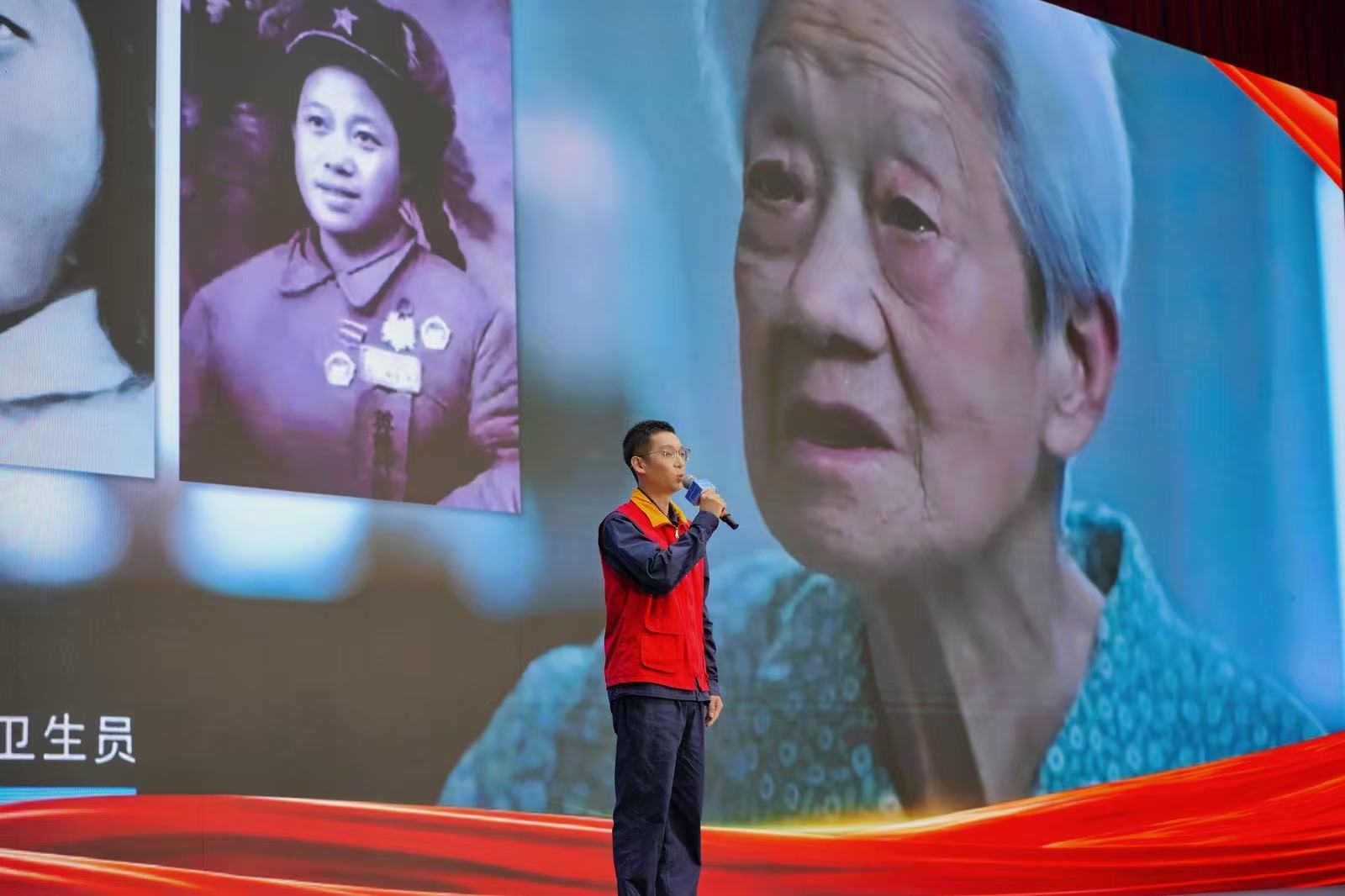 国家电网孝感供电公司的红领志愿宣讲员刘航现场讲述。