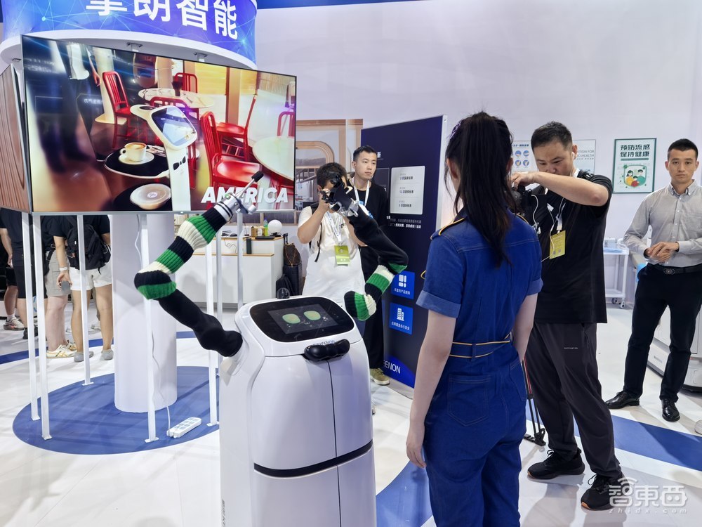 10万台服务机器人,15年海量场景数据,擎朗人形机器人撕开万亿新市场