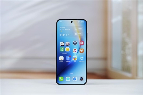 10000mAh巨无霸电池仅2599元起!荣耀WIN RT图赏