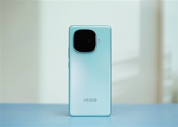 iQOO Z10 Turbo现身跑分平台:确认搭载天玑8400处理器