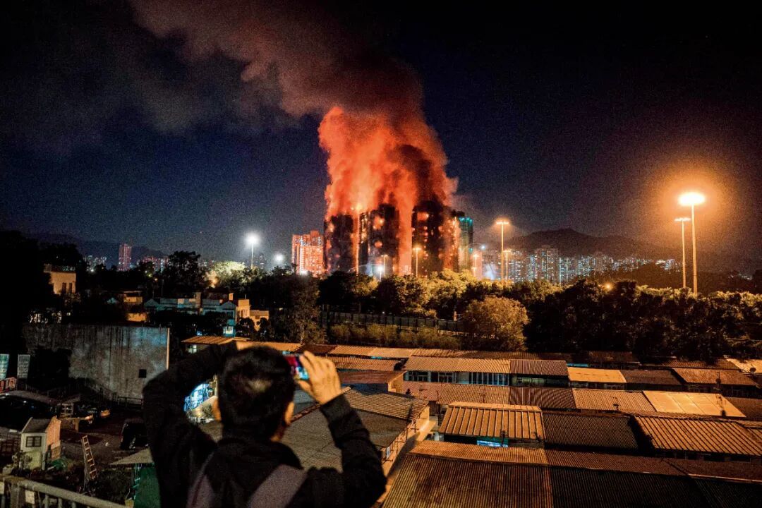 11月26日,香港新界大埔区宏福苑发生火灾。图/视觉中国