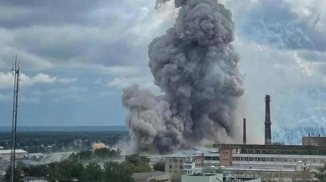 (俄军军火库爆炸后的蘑菇云)