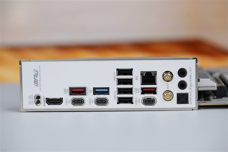 性能与高端X870E持平!微星MPG B850 EDGE TI WIFI主板评测:一键提升10%带宽、降低9ns延迟