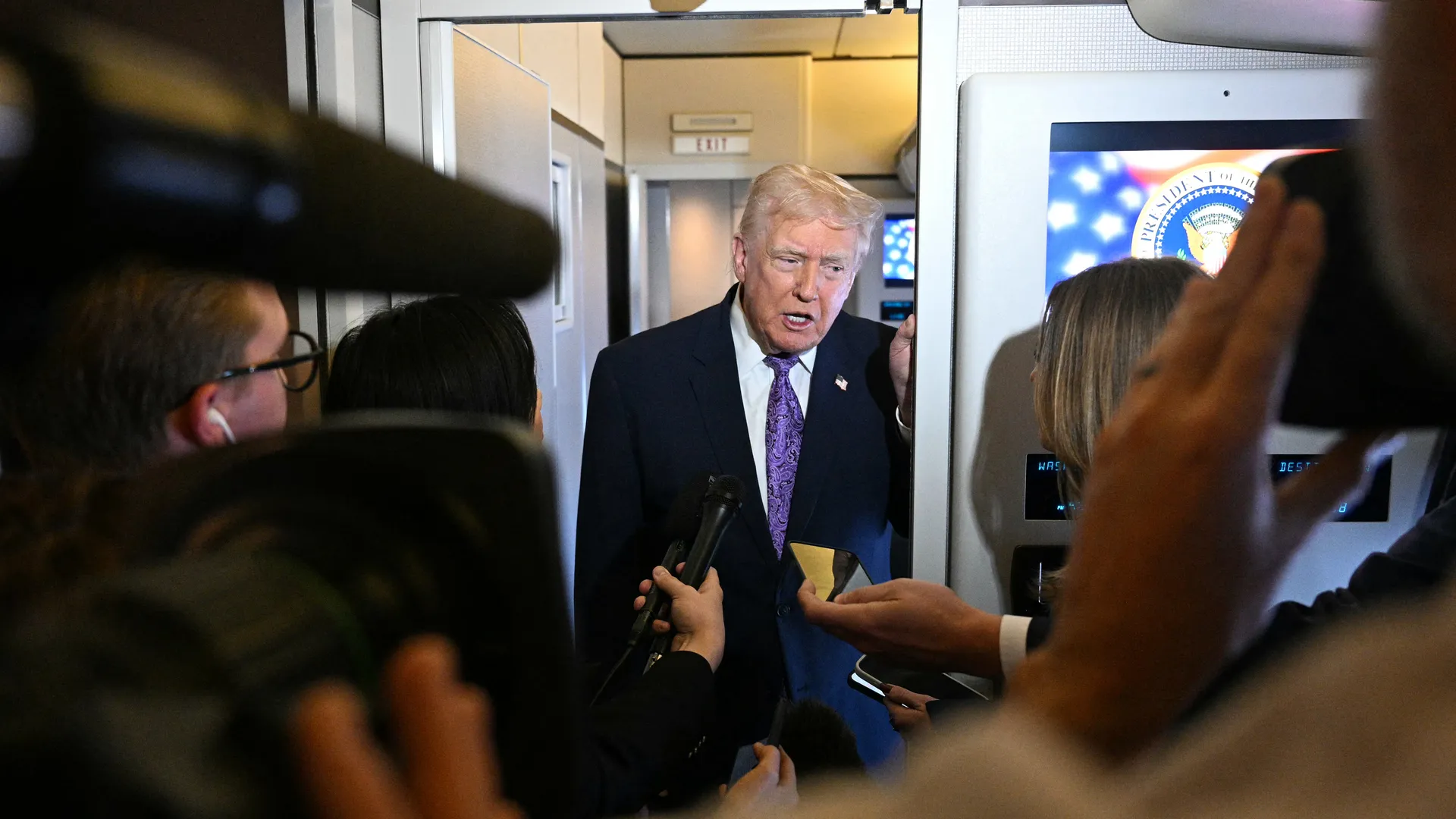 特朗普宣称已选定下一任美联储主席，头号热门人选哈西特表态“乐意效劳”_凤凰网