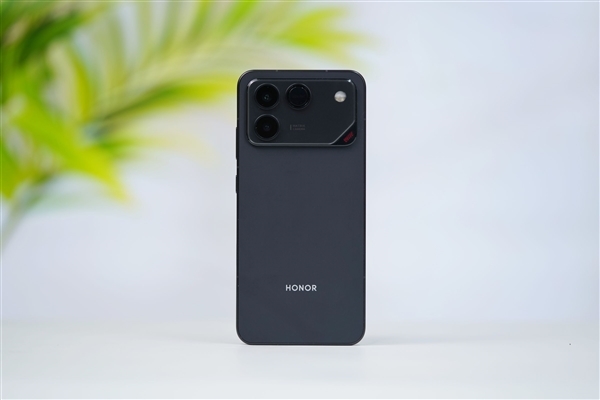 10000mAh巨无霸电池仅2599元起!荣耀WIN RT图赏