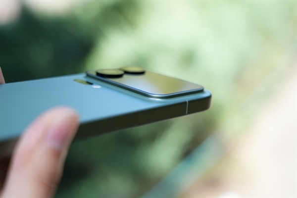 小米17 Pro上手：工业设计颠覆 全面超越iPhone