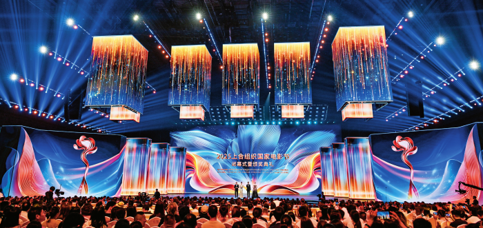 在重庆举行的 2025 上合组织国家电影节闭幕式现场（2025年 7月6日摄）王全超摄 / 本刊