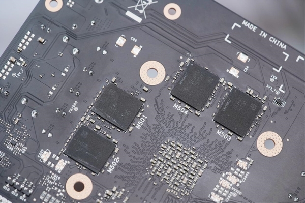 七彩虹iGame RTX 5060 Ti Ultra W DUO 16GB OC显卡图赏