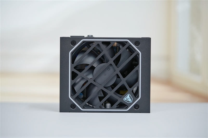 鑫谷数智金牌DM-850G电源评测:双MCU芯片加量不加价!12V输出平稳极限负载超1000W