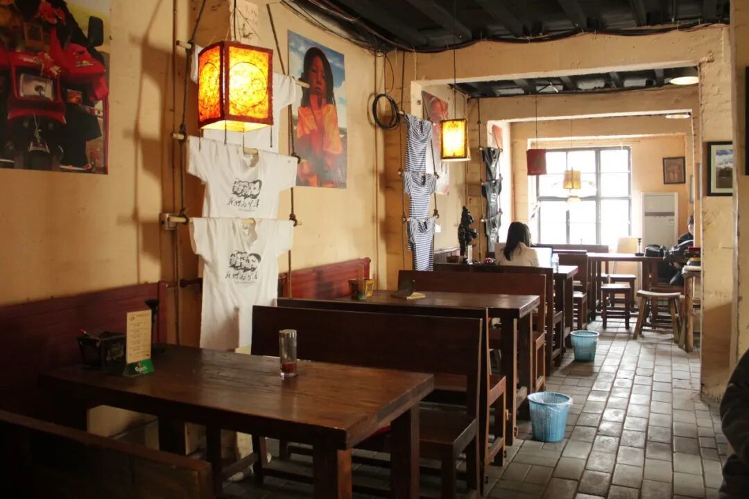 对于来自五湖四海的年轻人而言,青旅曾经是穷游和结识朋友的绝佳选择。(图/IC Photo)