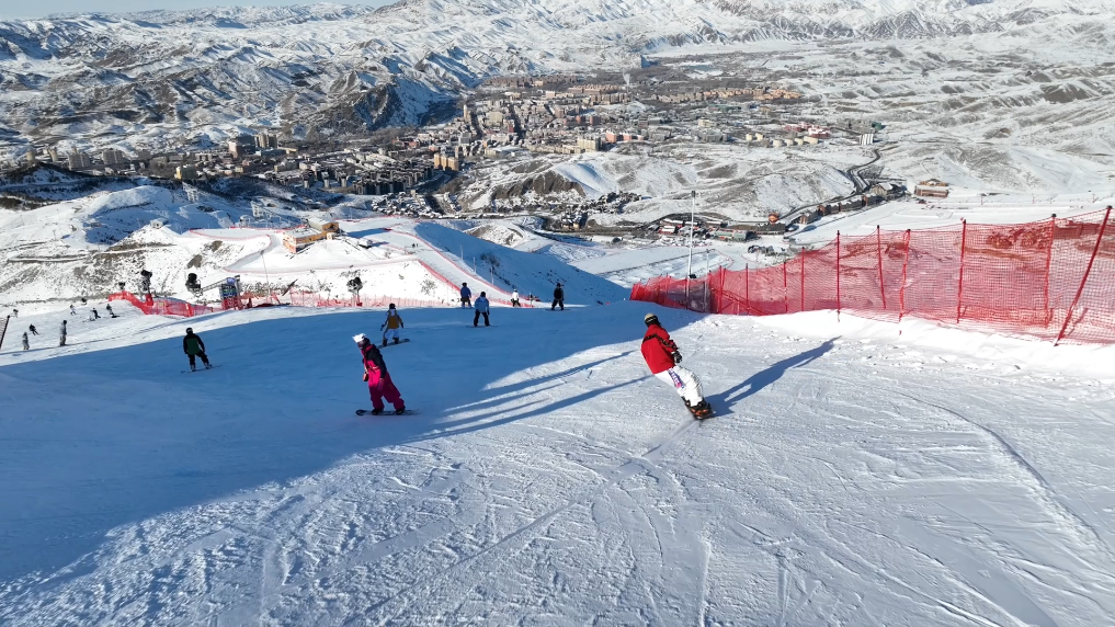 (图片来源:新华社)